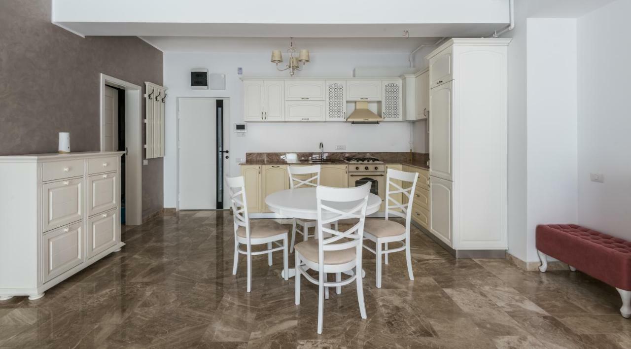 Sns Apartament In Vila Sophia Mamaia Eksteriør billede